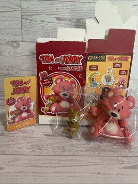 AUTHENTIC 52 Toys x Warner Tom & Jerry- Sweet Dreams- Jerry & Pink Bear